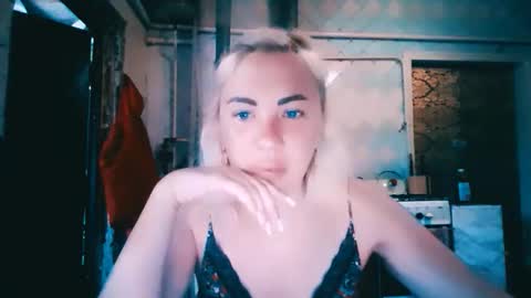 Snapshot of alinafrey_ chatting on 06/08/26, 05:52 Alina online show from 06/08/26, 05:52