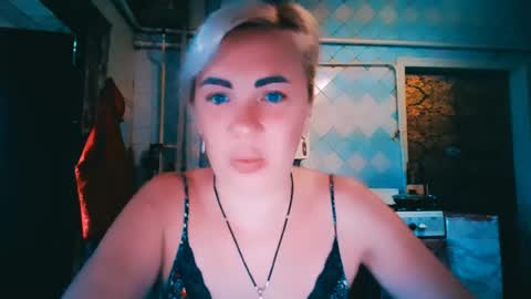 Snapshot of alinafrey_ chatting on 07/20/26, 05:11 Alina online show from 07/20/26, 05:11