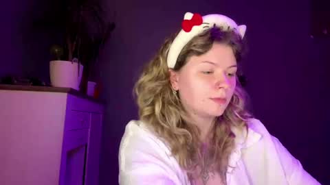 Snapshot of alinahotgirl chatting on 05/23/26, 09:19 Alina online show from 05/23/26, 09:19