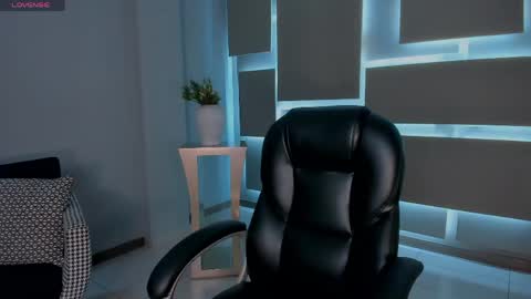 alinakravitz_ online show from 05/09/26, 11:37