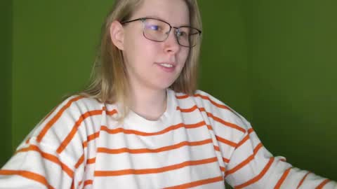 Snapshot of alinasei chatting on 05/17/26, 12:45 alinasei online show from 05/17/26, 12:45