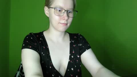 Snapshot of alinasei chatting on 05/19/26, 12:55 alinasei online show from 05/19/26, 12:55