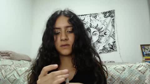 Snapshot of alinawoolf_ chatting on 12/25/24, 04:33  Ali  online show from 12/25/24, 04:33