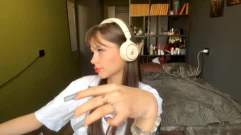 Snapshot of alinedifede chatting on 10/15/25, 07:30 Alice online show from 10/15/25, 07:30