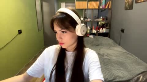 Snapshot of alinedifede chatting on 10/16/25, 10:05 Alice online show from 10/16/25, 10:05