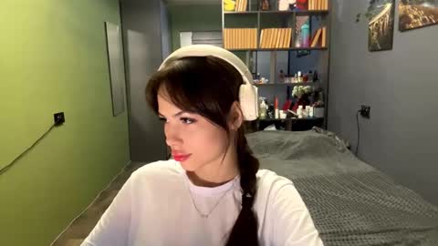 Snapshot of alinedifede chatting on 10/17/25, 10:07 Alice online show from 10/17/25, 10:07