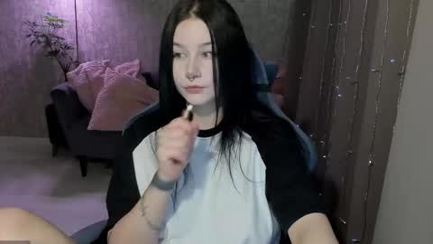 Aline Greeeen online show from 10/31/25, 04:13