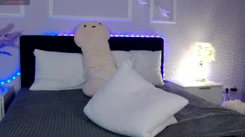 Snapshot of alisa_tiny chatting on 05/15/26, 01:51 Stefa online show from 05/15/26, 01:51