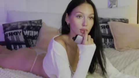 Snapshot of alisa_tiny chatting on 06/30/26, 05:30 Stefa online show from 06/30/26, 05:30