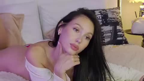 Snapshot of alisa_tiny chatting on 07/05/26, 04:19 Stefa online show from 07/05/26, 04:19