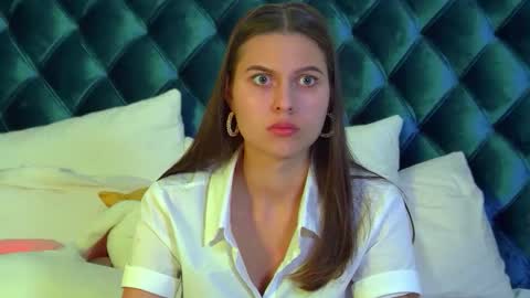 AlisaVersailles online show from 10/06/25, 04:37