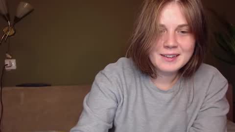 Snapshot of alisaxxxshy chatting on 09/30/25, 10:26 alisaxxxshy online show from 09/30/25, 10:26