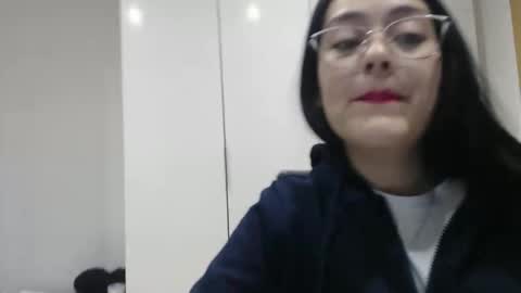 Snapshot of alisha_9997 chatting on 11/17/25, 05:52 alisha_9997 online show from 11/17/25, 05:52