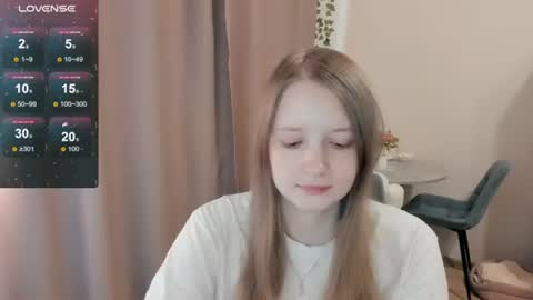Snapshot of alisha_ley chatting on 06/23/26, 12:47 Alya online show from 06/23/26, 12:47