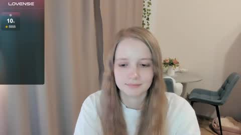 Snapshot of alisha_ley chatting on 06/27/26, 05:29 Alya online show from 06/27/26, 05:29