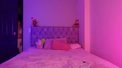 alisha_olsen_ online show from 12/04/25, 04:33