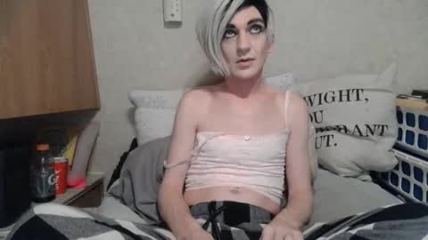 Snapshot of alishaluv chatting on 05/22/26, 01:24 Alisha online show from 05/22/26, 01:24