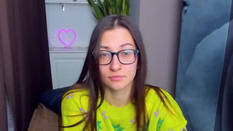 Snapshot of alishamurray chatting on 12/12/24, 02:11 Alina online show from 12/12/24, 02:11