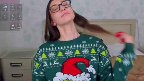 Snapshot of alishamurray chatting on 12/15/24, 10:50 Alina online show from 12/15/24, 10:50