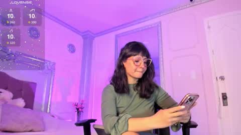 Alison Fishert online show from 10/25/25, 03:18