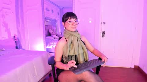 Alison Fishert online show from 12/17/25, 12:11