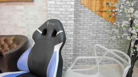 alisonn_doll online show from 12/19/25, 12:12