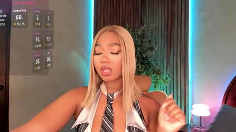 Alison Moon  online show from 11/20/25, 11:15