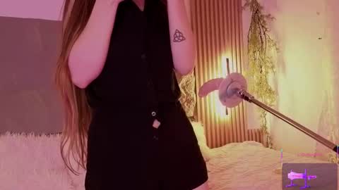 Mia online show from 10/28/25, 03:04