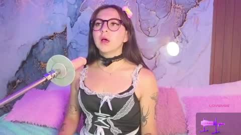 Snapshot of alissa_cute1 chatting on 04/19/26, 08:22 Mia online show from 04/19/26, 08:22