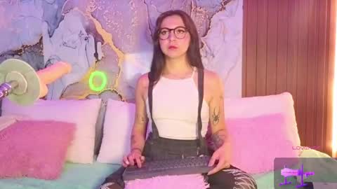 Snapshot of alissa_cute1 chatting on 04/23/26, 08:44 Mia online show from 04/23/26, 08:44