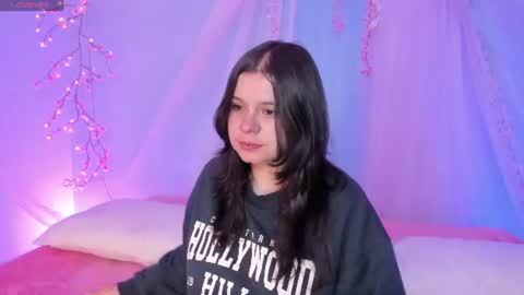 Snapshot of alissa_cute1 chatting on 07/05/26, 05:03 Mia online show from 07/05/26, 05:03