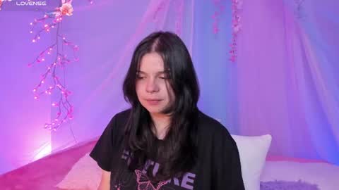 Snapshot of alissa_cute1 chatting on 07/08/26, 05:34 Mia online show from 07/08/26, 05:34