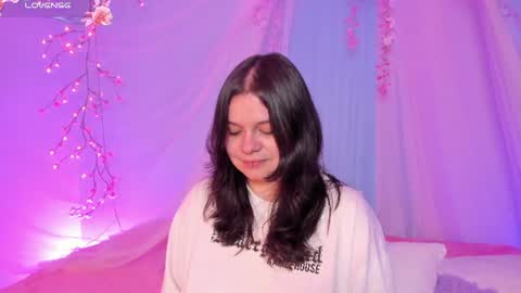Snapshot of alissa_cute1 chatting on 07/11/26, 04:37 Mia online show from 07/11/26, 04:37