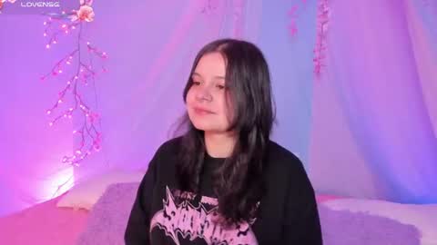 Snapshot of alissa_cute1 chatting on 07/14/26, 05:01 Mia online show from 07/14/26, 05:01