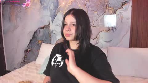Snapshot of alissa_cute1 chatting on 07/31/26, 04:23 Mia online show from 07/31/26, 04:23