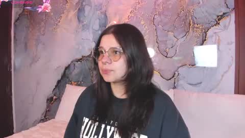 Snapshot of alissa_cute1 chatting on 08/06/26, 02:57 Mia online show from 08/06/26, 02:57