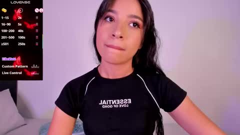 Snapshot of alissarose_ chatting on 09/21/25, 08:32 Mara Isabel online show from 09/21/25, 08:32