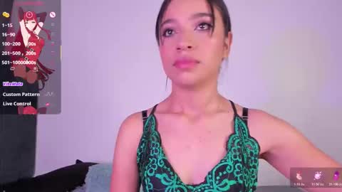 Snapshot of alissarose_ chatting on 10/18/25, 12:13 Mara Isabel online show from 10/18/25, 12:13