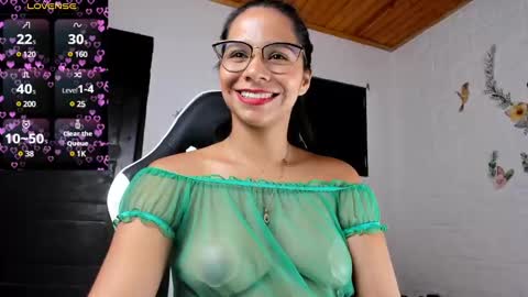 Snapshot of alisson_hoffman05 chatting on 02/16/25, 04:42 Alisson hoffman05 online show from 02/16/25, 04:42