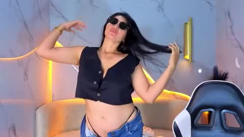 alisson_tx_ online show from 04/21/26, 07:50