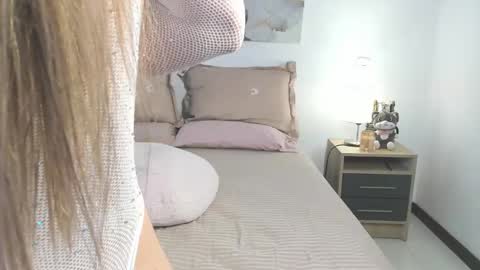 Snapshot of alissonroyce chatting on 02/13/25, 01:19 Goddess  online show from 02/13/25, 01:19