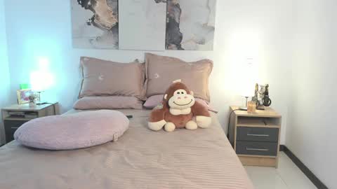 Snapshot of alissonroyce chatting on 02/15/25, 01:31 Goddess  online show from 02/15/25, 01:31