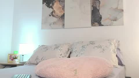 Snapshot of alissonroyce chatting on 03/01/25, 04:15 Goddess  online show from 03/01/25, 04:15