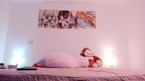 Snapshot of alissonroyce chatting on 09/17/25, 01:40 Goddess  online show from 09/17/25, 01:40