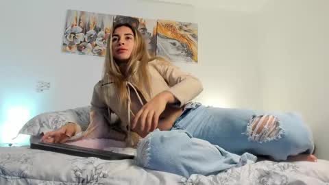 Snapshot of alissonroyce chatting on 10/18/25, 03:42 Goddess  online show from 10/18/25, 03:42