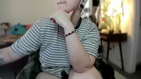 alix_valentine online show from 10/25/25, 09:42