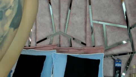 alix online show from 10/18/25, 09:37