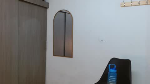 alix online show from 11/08/25, 01:17