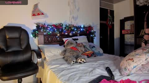 Andrea..... online show from 12/23/24, 12:14