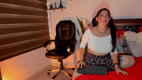 Andrea..... online show from 03/04/26, 10:38